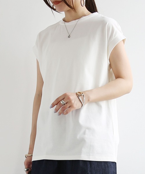 and it_(アンドイット)の「汗じみ軽減加工ノースリーブTシャツ(Tシャツ/カットソー・レディース・ブラック/アイボリー/グレイッシュベージュ・M-L)」の4枚目の写真