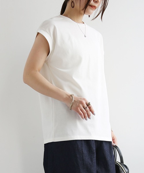 and it_(アンドイット)の「汗じみ軽減加工ノースリーブTシャツ(Tシャツ/カットソー・レディース・ブラック/アイボリー/グレイッシュベージュ・M-L)」の5枚目の写真