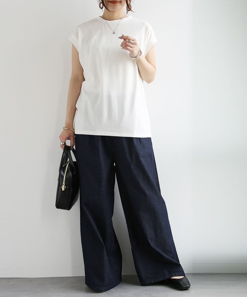 and it_(アンドイット)の「汗じみ軽減加工ノースリーブTシャツ(Tシャツ/カットソー・レディース・ブラック/アイボリー/グレイッシュベージュ・M-L)」の8枚目の写真