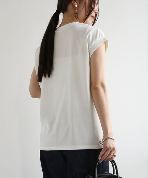 and it_(アンドイット)の「汗じみ軽減加工ノースリーブTシャツ(Tシャツ/カットソー・レディース・ブラック/アイボリー/グレイッシュベージュ・M-L)」の9枚目の写真