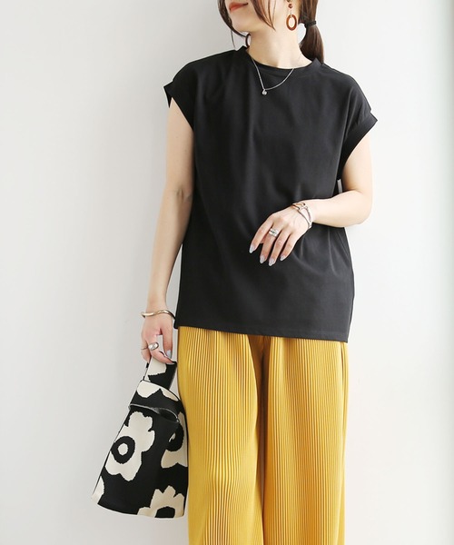 and it_(アンドイット)の「汗じみ軽減加工ノースリーブTシャツ(Tシャツ/カットソー・レディース・ブラック/アイボリー/グレイッシュベージュ・M-L)」の14枚目の写真
