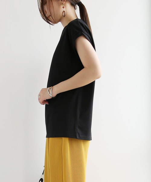 and it_(アンドイット)の「汗じみ軽減加工ノースリーブTシャツ(Tシャツ/カットソー・レディース・ブラック/アイボリー/グレイッシュベージュ・M-L)」の16枚目の写真