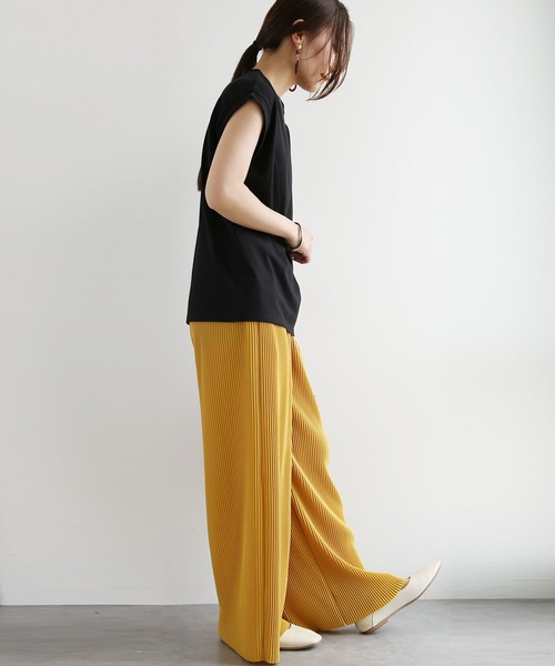 and it_(アンドイット)の「汗じみ軽減加工ノースリーブTシャツ(Tシャツ/カットソー・レディース・ブラック/アイボリー/グレイッシュベージュ・M-L)」の18枚目の写真