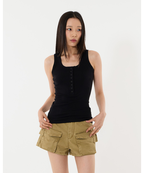 MOAA(モア)の「スリムヘンリーネック袖なしトップス(Tシャツ/カットソー・レディース・ホワイト/ブラック・MEDIUM/SMALL)」の7枚目の写真
