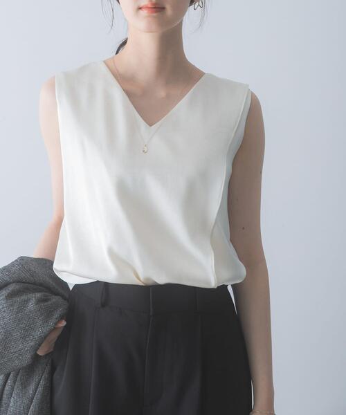 URBAN RESEARCH ROSSO WOMEN(アーバンリサーチ ロッソ)の「2WAYネックサテンブラウス(シャツ/ブラウス・レディース・オフホワイト/ブラック・FREE)」の1枚目の写真