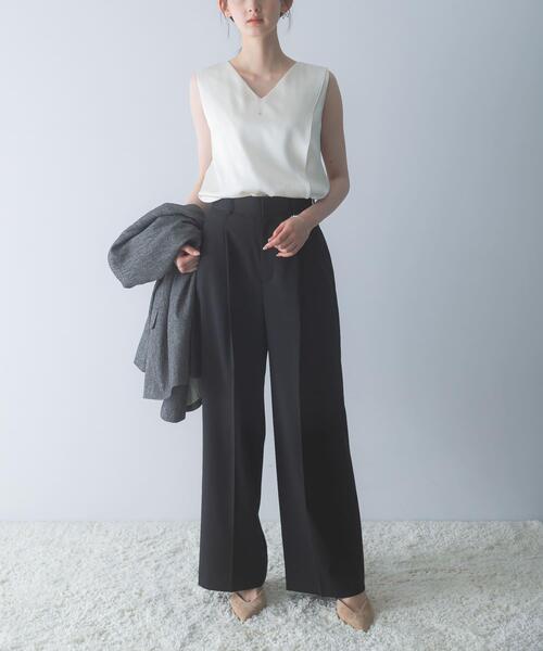 URBAN RESEARCH ROSSO WOMEN(アーバンリサーチ ロッソ)の「2WAYネックサテンブラウス(シャツ/ブラウス・レディース・オフホワイト/ブラック・FREE)」の5枚目の写真