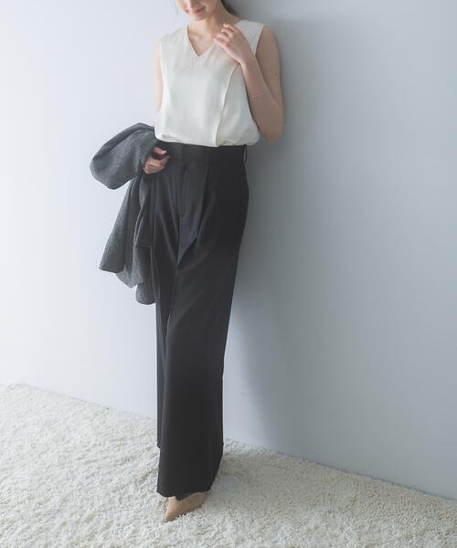 URBAN RESEARCH ROSSO WOMEN(アーバンリサーチ ロッソ)の「2WAYネックサテンブラウス(シャツ/ブラウス・レディース・オフホワイト/ブラック・FREE)」の6枚目の写真