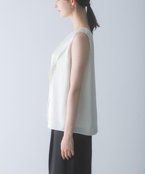 URBAN RESEARCH ROSSO WOMEN(アーバンリサーチ ロッソ)の「2WAYネックサテンブラウス(シャツ/ブラウス・レディース・オフホワイト/ブラック・FREE)」の8枚目の写真