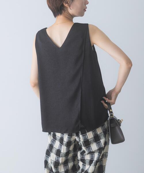 URBAN RESEARCH ROSSO WOMEN(アーバンリサーチ ロッソ)の「2WAYネックサテンブラウス(シャツ/ブラウス・レディース・オフホワイト/ブラック・FREE)」の14枚目の写真