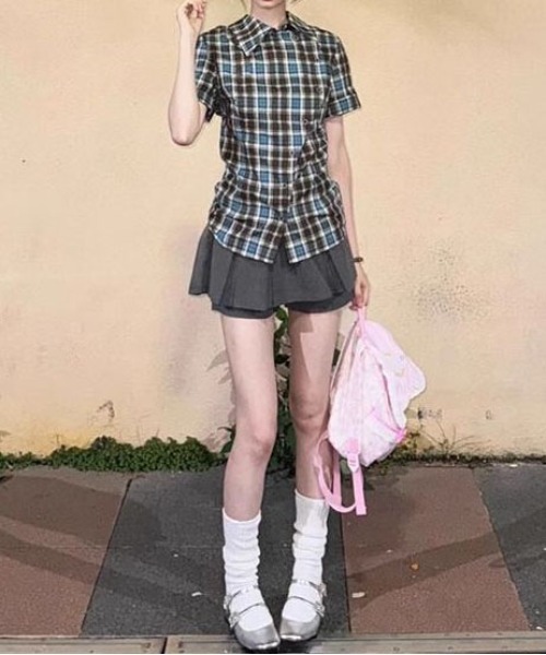 &soiree(アンドソワレ)の「アシンメトリーチェック柄半袖タイトシャツ(シャツ/ブラウス・レディース・ブラウン・X-LARGE/LARGE/MEDIUM/SMALL)」の1枚目の写真
