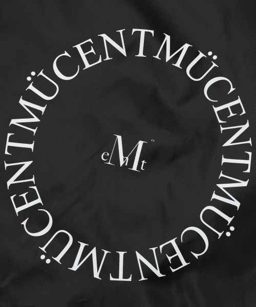 MUCENT(ムセント)の「円形ロゴストリングジムバッグ(成人男女共用)(バックパック/リュック・レディース・ブラック・FREE)」の4枚目の写真