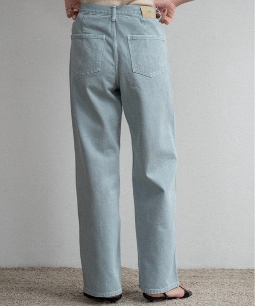 lawgy(ラウジー)の「tuck button accent color pants / タックボタンアクセントカラーパンツ(デニムパンツ・レディース・アイボリー/ピンク/ライトブルー・FREE)」の4枚目の写真