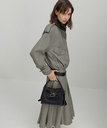 110274848b_397_d_215.jpg