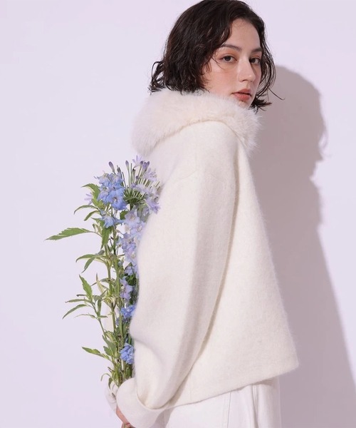 Arpege story(アルページュストーリー)の「フェイクファー付きニットブルゾン(ニット/セーター・レディース・グレー/ホワイト/モカ・2)」の2枚目の写真