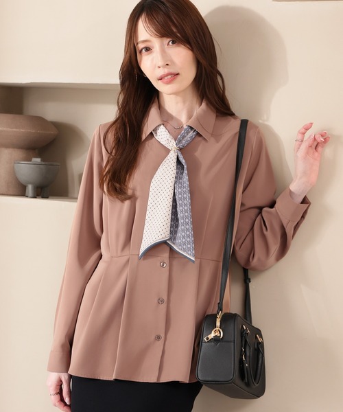 GLACIER lusso(グラシアルッソ)の「スカーフ付ブラウス(シャツ/ブラウス・レディース・グレイッシュベージュ/ネイビー/キャメル・L/LL/M/S)」の1枚目の写真