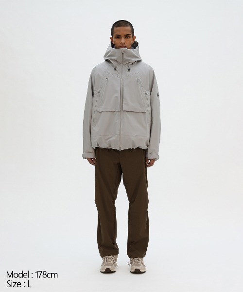 DESCENTE ALLTERRAIN（デサント　オルテライン）の「DESCENTE ALLTERRAIN/デサントオルテライン 3L SHELL JKT ZENCHIK シェルジャケット 撥水性 雨の日 メンズ アウトドア 2026年秋冬 秋服（その他アウター・メンズ・ブラック・M/L）」の4枚目の写真