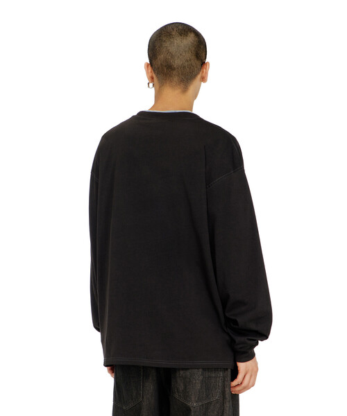 DIESEL（ディーゼル）の「メンズ 長袖Tシャツ T-BOXT-LS-AA3（Tシャツ/カットソー・メンズ・ブラック・X-LARGE/XX-LARGE/X-SMALL/XXX-LARGE/LARGE/MEDIUM/SMALL）」の2枚目の写真