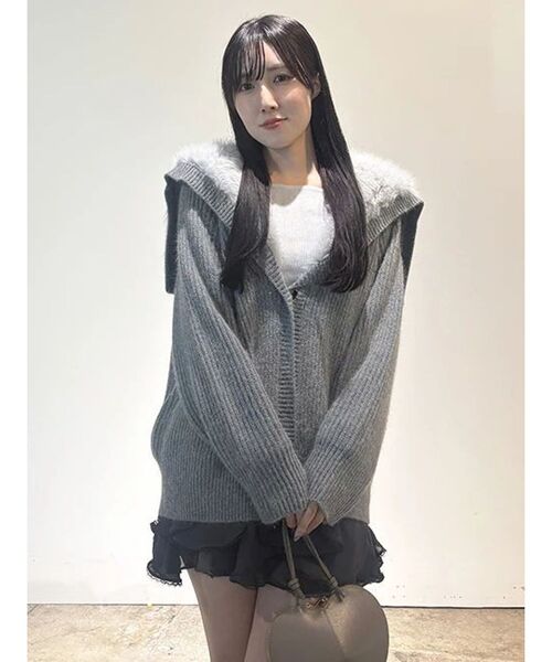 MERCURYDUO(マーキュリーデュオ)の「フェイクファーセーラーカラールーズニットカーディガン(カーディガン/ボレロ・レディース・アイボリー/グレー/ミント・FREE)」の17枚目の写真