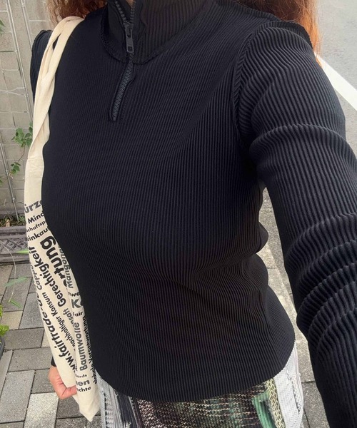 CONZ(コンズ)の「CRISP HALF-ZIP TOP(Tシャツ/カットソー・レディース・ブラック/ブルー/グレー・FREE)」の7枚目の写真