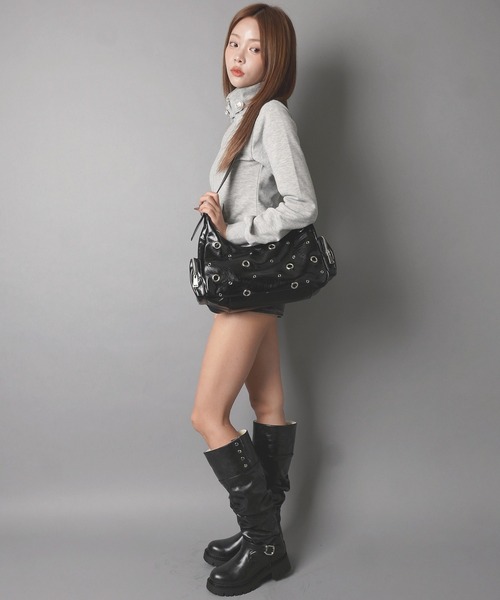 SPINNS（スピンズ）の「合皮ショルダーバッグ/ハトメ/カラー（ショルダーバッグ・レディース・ブラック/グリーン・ONESIZE）」の6枚目の写真