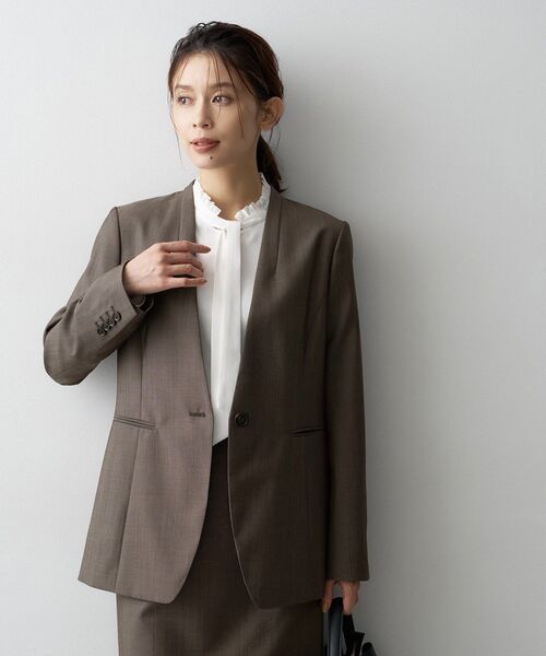 UNTITLED(アンタイトル)の「【SET UP】ウールシルクブレンドノーカラージャケット(ノーカラージャケット・レディース・ネイビー/ブラウン系その他/チャコールグレー・01/04/03/02/44/42/00/50/48/46)」の10枚目の写真