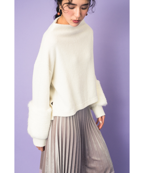 TEVALT（ヴァレット）の「<Titilate valet> ファー切り替えスリーブ　ボトルネック　プルオーバー（Tシャツ/カットソー・レディース・ホワイト/グレー/ネイビー・38）」の2枚目の写真