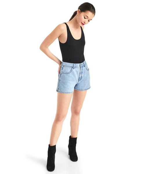 GAP(ギャップ)の「Gap 復刻版クラシックフィット ハイライズ デニムショートパンツ(デニムパンツ・レディース・ブルー・29inch/24inch/27inch/23inch/26inch/25inch/28inch)」の3枚目の写真
