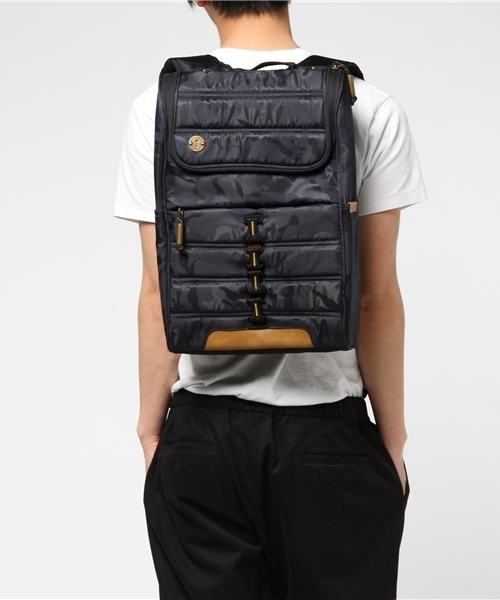 Focused Space(フォーカスドスペース)の「THE COMMANDER BACKPACK バックパック デイパック(バックパック/リュック・メンズ・ブラウン/タン/オリーブ/グレー系その他/グレー/カモフラージュ/ネイビー・ONE SIZE)」の8枚目の写真