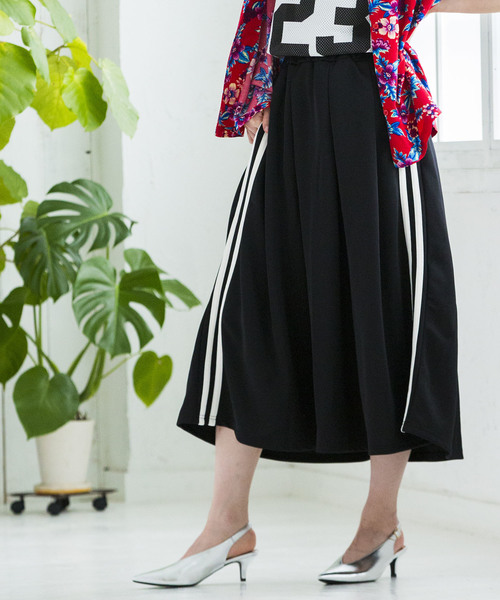 WEGO（ウィゴー）の「WEGO/サイドラインタックロングスカート（スカート・レディース・ホワイト/ブラック/レッド・FREE）」の2枚目の写真