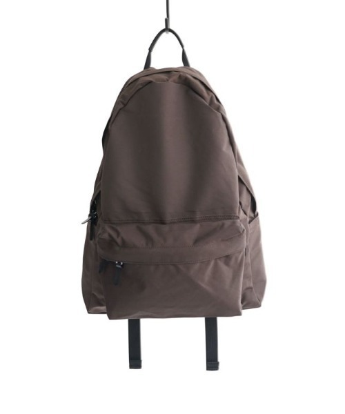 STANDARD SUPPLY(スタンダードサプライ)の「スタンダードサプライ / SIMPLICITY シンプリシティ / DAILY DAYPACK デイリーデイパック(バックパック/リュック・レディース・チャコールグレー/ブラック/ベージュ/グレー/ダークネイビー/マスタード/グレー系その他/レッド系その他/ホワイト/ダークパープル/ブルー/レッド/グリーン/イエロー/モカ/サファリグリーン/レンガ/コーラルピンク/グリーン系その他/オリーブドラブ/ストーン/ラベンダー/サンドベージュ/オレンジ/ライトグレー系/ダークブラウン/キナリ/コバルトブルー/オリーブ/グレイッシュベージュ/ブラウン系その他/ケリーグリーン/アイボリー・FREE)」の9枚目の写真