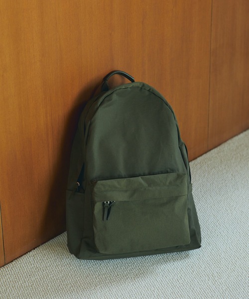 STANDARD SUPPLY(スタンダードサプライ)の「スタンダードサプライ / SIMPLICITY シンプリシティ / DAILY DAYPACK デイリーデイパック(バックパック/リュック・レディース・チャコールグレー/ブラック/ベージュ/グレー/ダークネイビー/マスタード/グレー系その他/レッド系その他/ホワイト/ダークパープル/ブルー/レッド/グリーン/イエロー/モカ/サファリグリーン/レンガ/コーラルピンク/グリーン系その他/オリーブドラブ/ストーン/ラベンダー/サンドベージュ/オレンジ/ライトグレー系/ダークブラウン/キナリ/コバルトブルー/オリーブ/グレイッシュベージュ/ブラウン系その他/ケリーグリーン/アイボリー・FREE)」の15枚目の写真