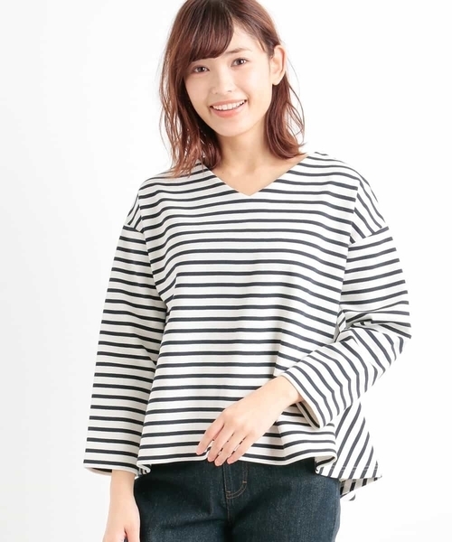 a.v.v（アーヴェヴェ）の「バックフレアカットソー[WEB限定サイズ]（Tシャツ/カットソー・レディース・ネイビー/ボルドー・40/38/42/36/34）」の2枚目の写真