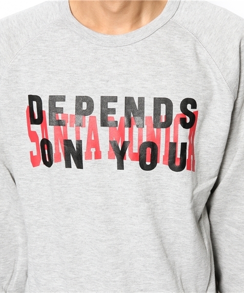 WEGO（ウィゴー）の「WEGO/ライトウェイト裏毛ロゴクルーネックスウェット（スウェット・メンズ・ホワイト/ブラック/杢グレー/ネイビー/マスタード/レッド・MEDIUM/LARGE）」の12枚目の写真