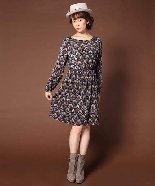 Soareak（ソアリーク）の「タペストリーガラワンピース（ワンピース・レディース・マスタード/ワイン・SMALL/MEDIUM）」の2枚目の写真