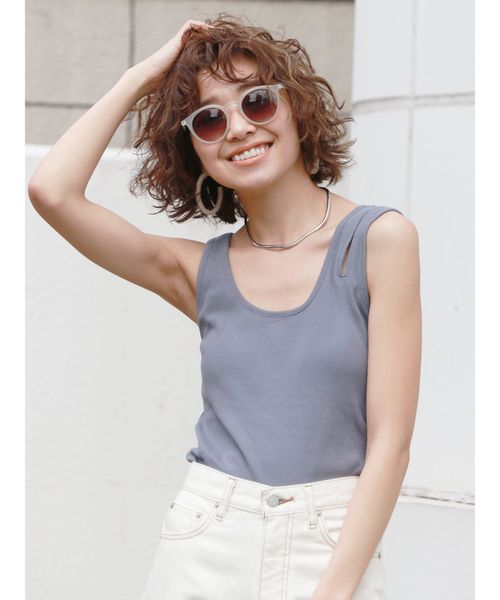 Ungrid（アングリッド）の「ショルダーデザインタンクトップ（タンクトップ・レディース・ブラック/オフホワイト/オリーブ/ブルー・FREE）」の4枚目の写真