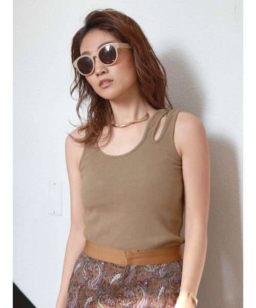 Ungrid（アングリッド）の「ショルダーデザインタンクトップ（タンクトップ・レディース・ブラック/オフホワイト/オリーブ/ブルー・FREE）」の7枚目の写真