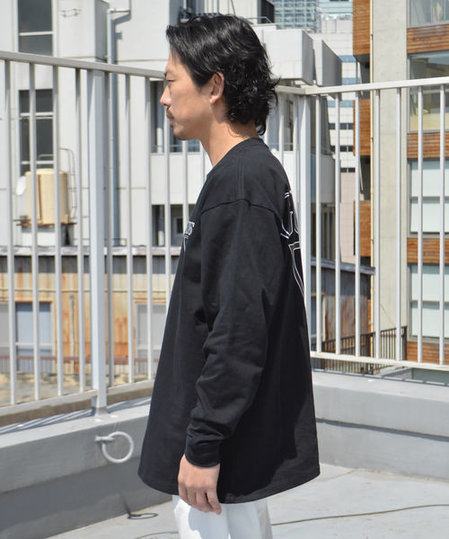 ROOPTOKYO(ループトウキョウ)の「別注:Guess Green Label/ゲスグリーンレーベル 2-Tone Triangle Q Mark Back Print LS Tee(Tシャツ/カットソー・メンズ・ホワイト/ブラック・M/S/XL/L)」の11枚目の写真