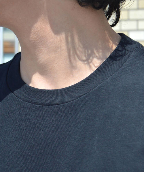 ROOPTOKYO(ループトウキョウ)の「別注:Guess Green Label/ゲスグリーンレーベル 2-Tone Triangle Q Mark Back Print LS Tee(Tシャツ/カットソー・メンズ・ホワイト/ブラック・M/S/XL/L)」の3枚目の写真