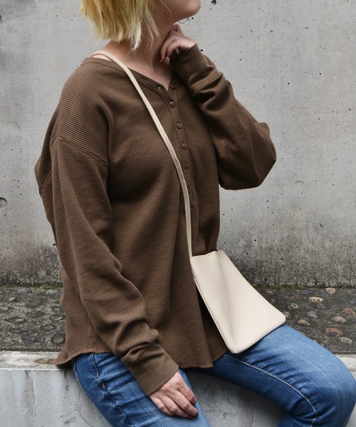 made in standard （メイドインスタンダード）の「made in standard/メイドインスタンダード  ワッフルドロップショルダーヘンリーネックプルオーバー（Tシャツ/カットソー・レディース・ブラック/ブラウン/カーキ/ナチュラル・FREE）」の3枚目の写真