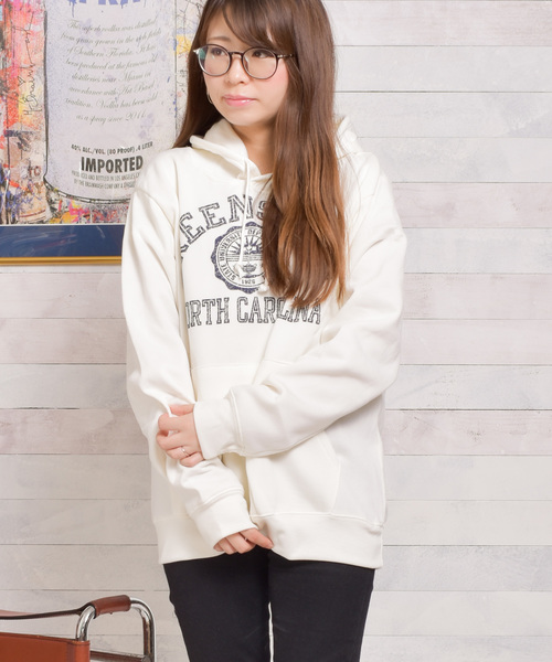 ARCHIVER(アーカイバ)の「【Ab】裏起毛 カレッジプリントプルパーカー(パーカー・レディース・ホワイト系その他/ブラック系その他/グレー系その他/グリーン系その他/ブルー系その他/レッド系その他/ホワイト系その他3/ホワイト系その他4/ブラック系その他2/ブラック系その他4/グリーン系その他2/ブルー系その他2/レッド系その他2/ホワイト系その他2/グレー系その他2/ブラック系その他3・MEDIUM/LARGE/X-LARGE)」の3枚目の写真