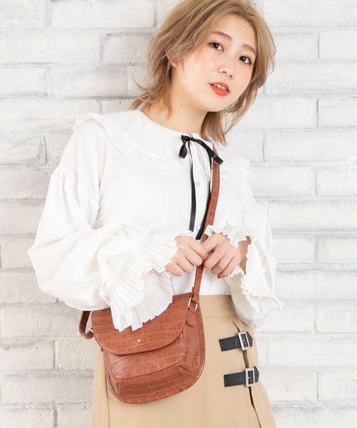 WEGO（ウィゴー）の「WEGO/リボンタイ付きボリュームテールスリーブブラウス（シャツ/ブラウス・レディース・ホワイト/アイボリー・FREE）」の2枚目の写真