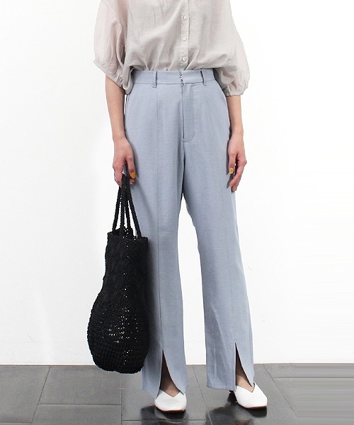 STYLEBLOCK（スタイルブロック）の「ファイユセンタースリットセミフレアパンツ（その他パンツ・レディース・ホワイト/サックスブルー/ミント/ライトベージュ・M）」の4枚目の写真