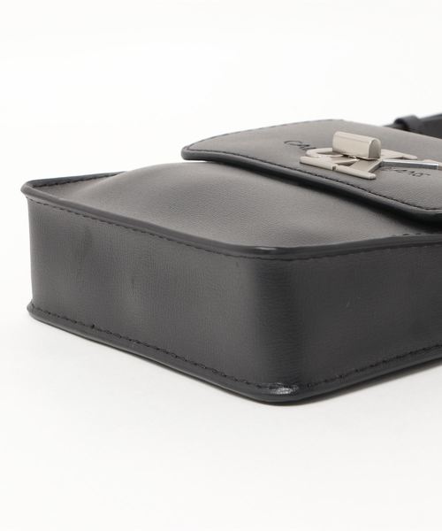 Calvin Klein（カルバン・クライン）の「スリム クロスボディバッグ（ショルダーバッグ・レディース・ブラック/ブラウン・FREE）」の4枚目の写真