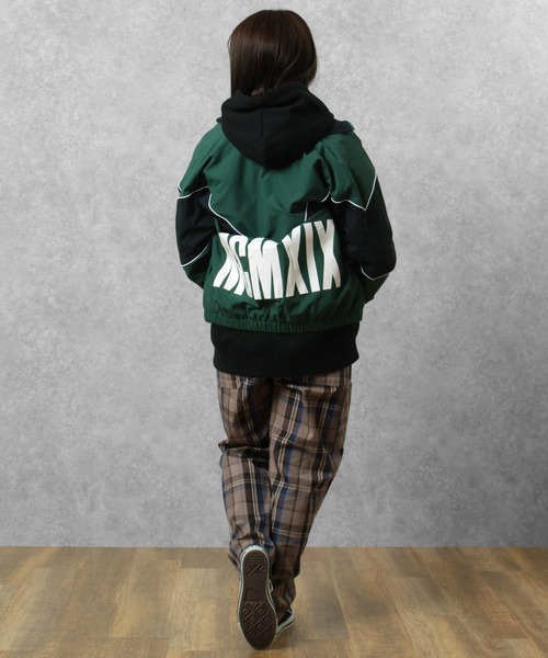 Champion(チャンピオン)の「【Champion/チャンピオン】 トラックジャケット ロゴ刺繍 切替 フルジップ ブルゾン ジャケット(ナイロンジャケット・メンズ・ブラック/レッド/グリーン・S/M/L)」の4枚目の写真