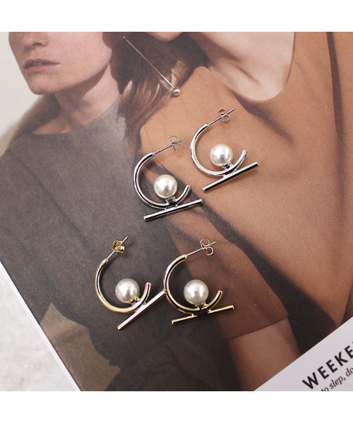 MODE ROBE（モードローブ）の「パールデザインサークルピアス（ピアス（両耳用）・レディース・ゴールド/シルバー・FREE）」の3枚目の写真