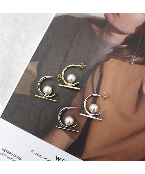 MODE ROBE（モードローブ）の「パールデザインサークルピアス（ピアス（両耳用）・レディース・ゴールド/シルバー・FREE）」の4枚目の写真