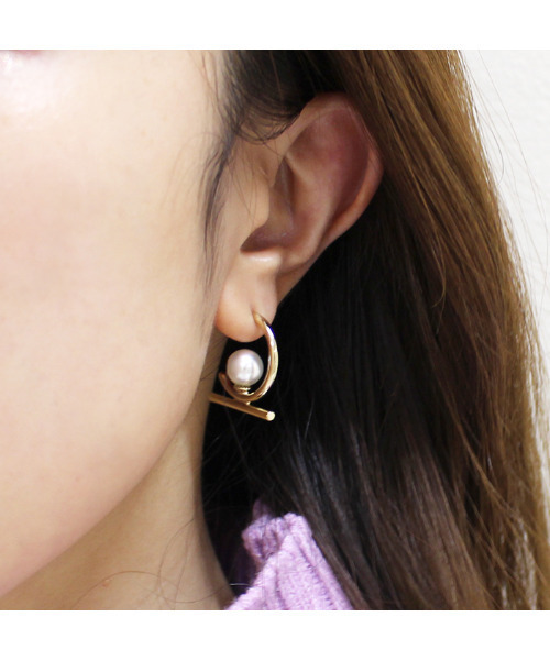MODE ROBE（モードローブ）の「パールデザインサークルピアス（ピアス（両耳用）・レディース・ゴールド/シルバー・FREE）」の5枚目の写真