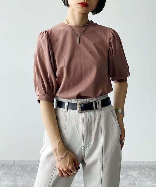 PAGEBOY（ページボーイ）の「ボリュームスリーブTシャツSS（Tシャツ/カットソー・レディース・ブラック/パープル/オフホワイト/グレイッシュベージュ/ブラウン系その他/ベージュ系その他・FREE）」の3枚目の写真