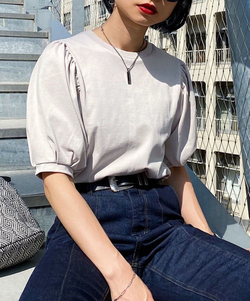 PAGEBOY（ページボーイ）の「ボリュームスリーブTシャツSS（Tシャツ/カットソー・レディース・ブラック/パープル/オフホワイト/グレイッシュベージュ/ブラウン系その他/ベージュ系その他・FREE）」の5枚目の写真