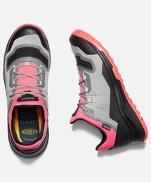 KEEN（キーン）の「TEMPO FLEX WP / テンポ フレックス ウォータープルーフ / レディース 登山靴 トレッキングシューズ 防水（スニーカー・レディース）」